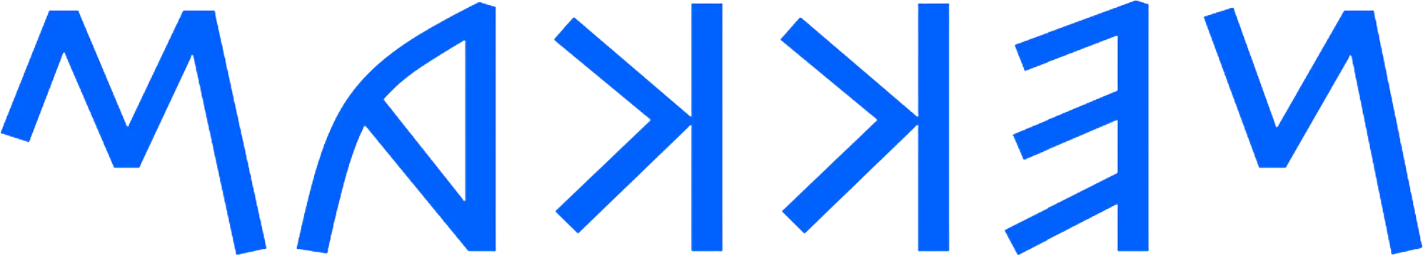 Sininen sana "MAKKEM" mustalla taustalla. Kirjaimet on tyylitelty geometrisilla, kulmikkailla viivoilla.